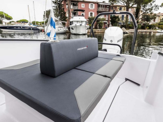 Axopar_25_Cross_Top_0009_25_Gallery_0000_Axopar-25-TT_C4A7925__ScaleHeightWzIxNjBd