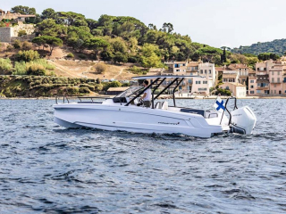 Axopar_25_Cross_Top_0010_25_Gallery_0007_Axopar-25-TT_C4A9585__ScaleHeightWzIxNjBd