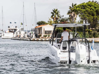 Axopar_25_Cross_Top_0015_25_Gallery_0008_Axopar-25-TT_C4A9486__ScaleHeightWzIxNjBd