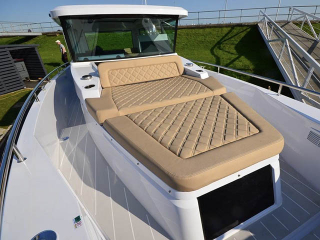 BR_0010_Axopar-37-AC-11