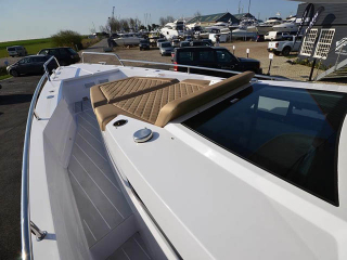 BR_0017_Axopar-37-AC-18